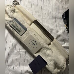 Vintage Prada Clutch w original tags. Dust cover